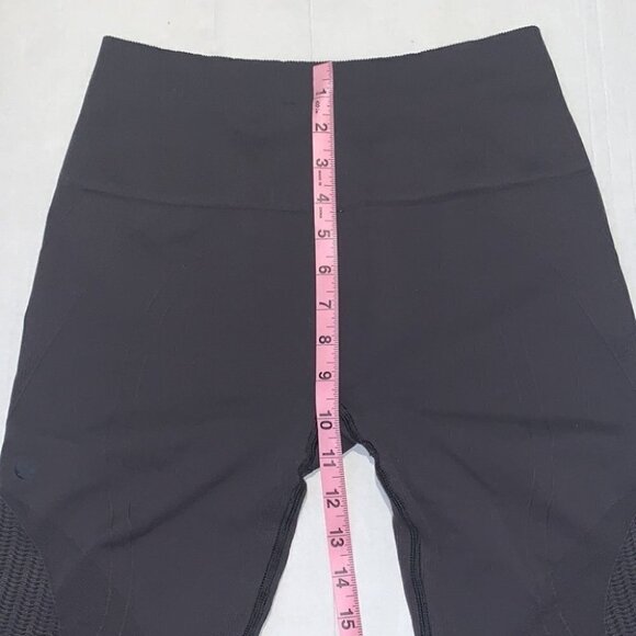 𝅺LULULEMON zone in black seamless compression yoga tights size 4 - Picture 12 of 16